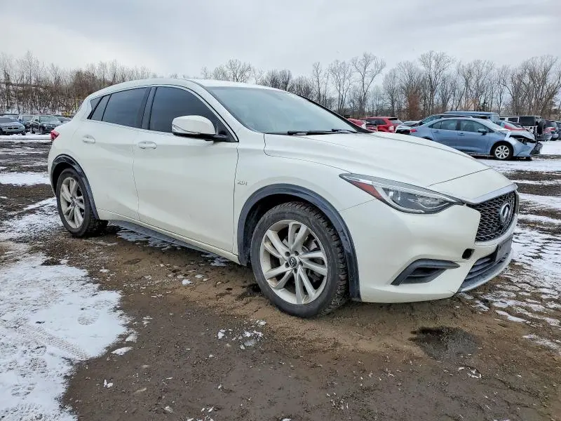 2017 INFINITI QX30 BASE  