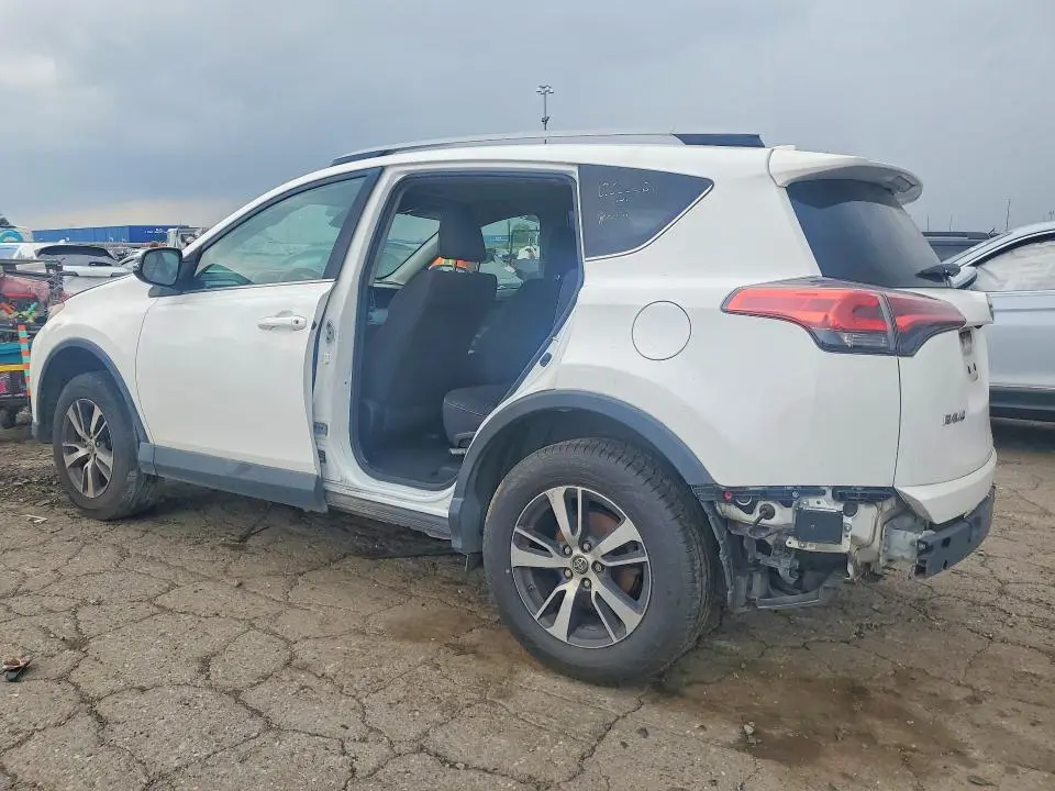 2018 TOYOTA RAV4 XLE  
