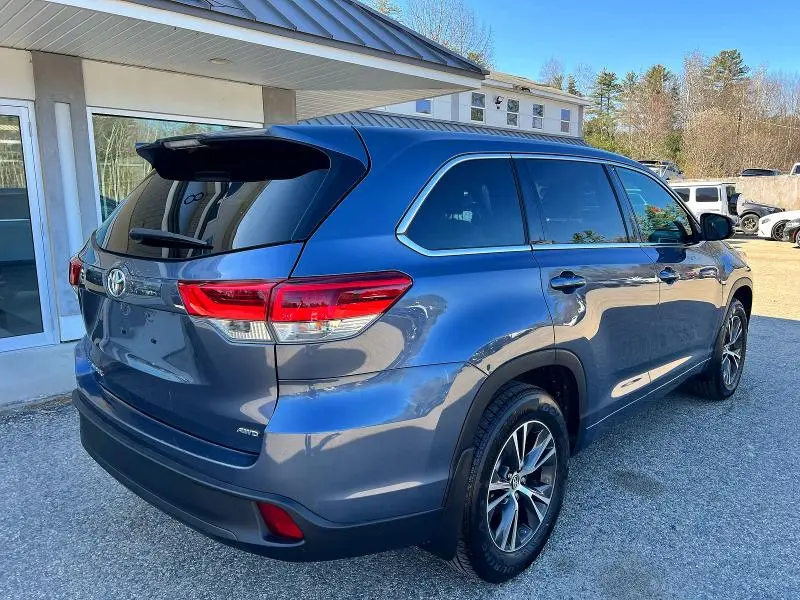 2018 TOYOTA HIGHLANDER LE  