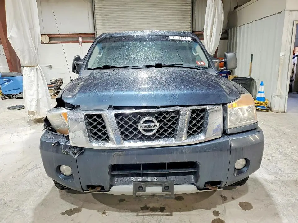 2014 NISSAN TITAN SV  