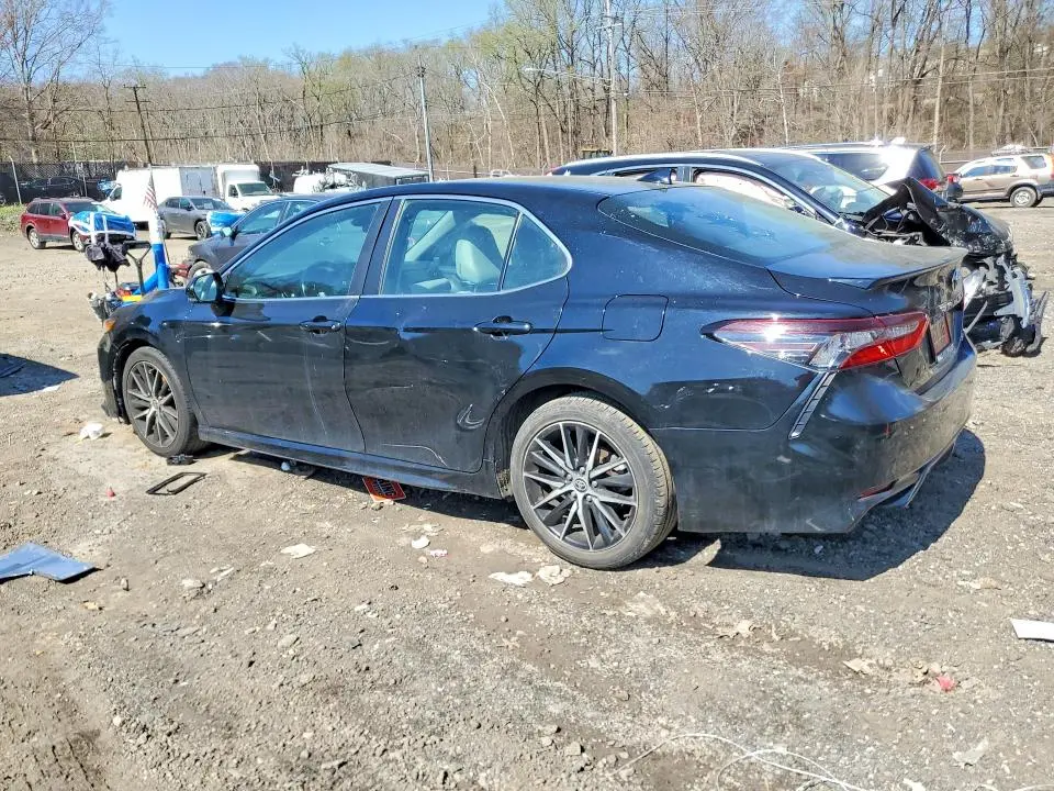 2022 TOYOTA CAMRY SE  