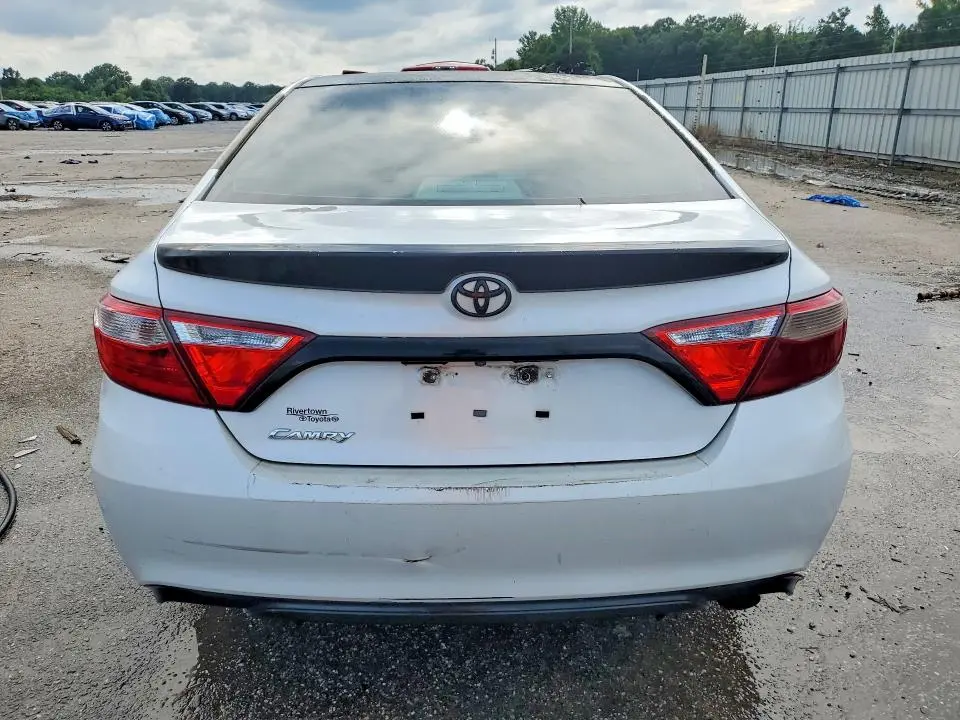 2016 TOYOTA CAMRY SE  