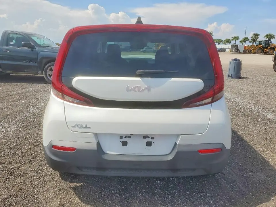 2022 KIA SOUL LX  