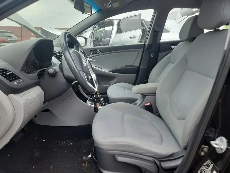 2012 HYUNDAI ACCENT SE  