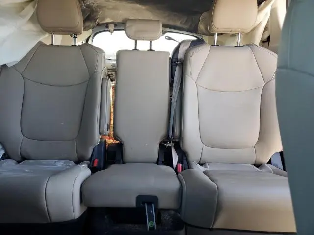 2022 TOYOTA SIENNA XLE  