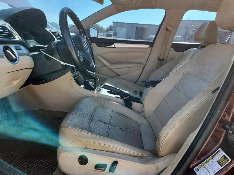 2013 VOLKSWAGEN PASSAT SE  
