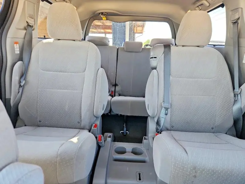 2017 TOYOTA SIENNA LE 8-PASSENGER  