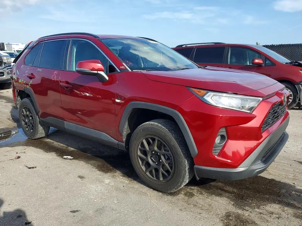 2021 TOYOTA RAV4 XLE  