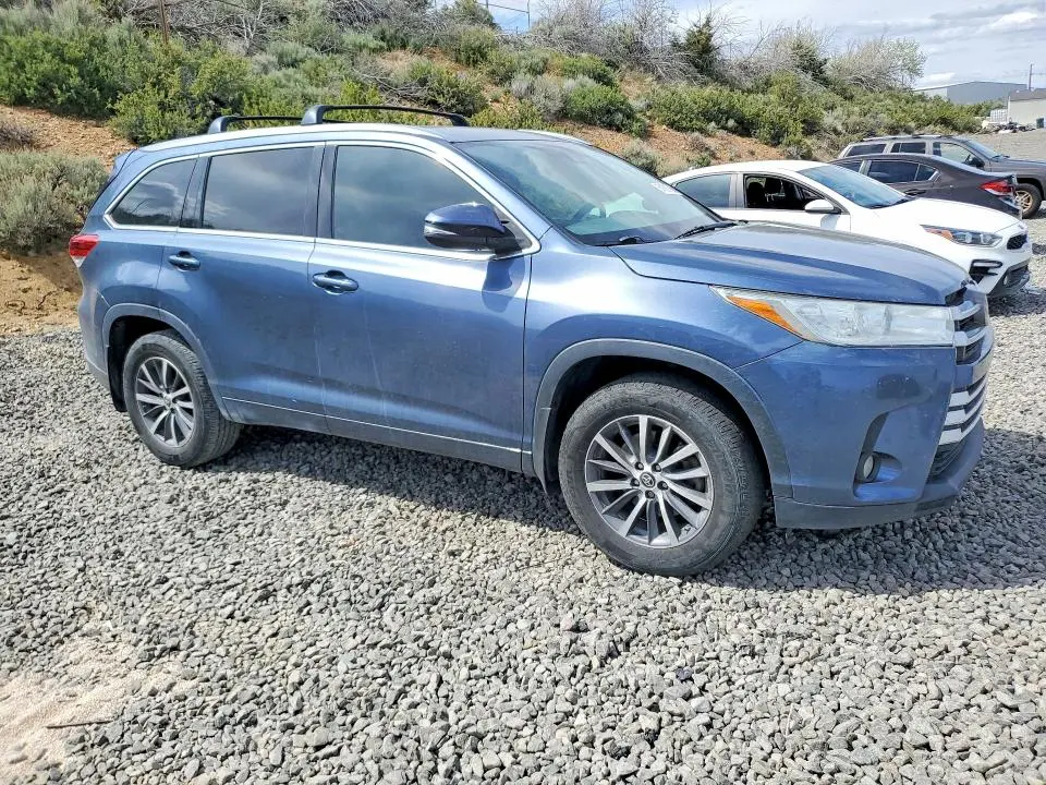 2017 TOYOTA HIGHLANDER XLE  