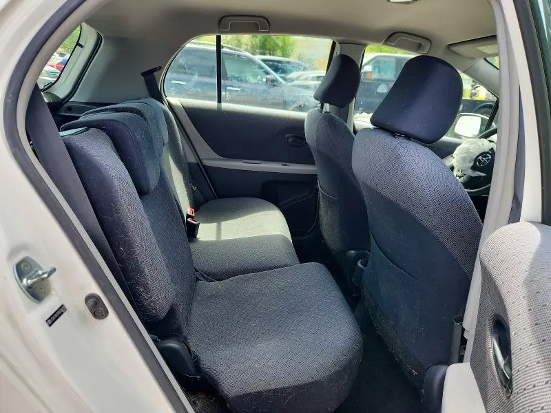 2010 TOYOTA YARIS BASE  
