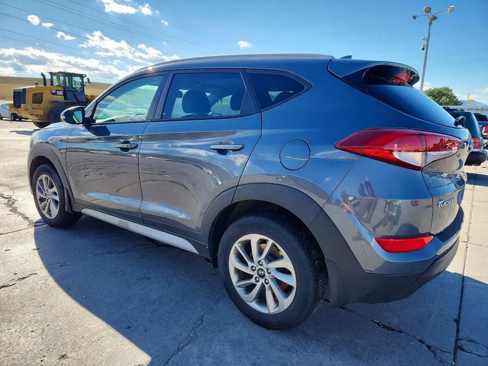 2017 HYUNDAI TUCSON SE PLUS  