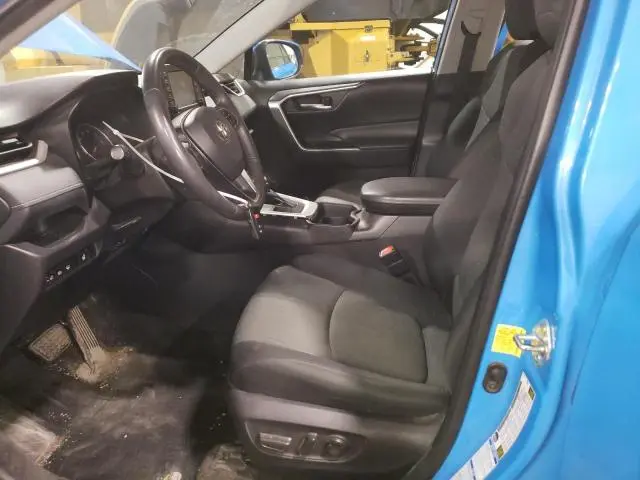 2021 TOYOTA RAV4 XLE  