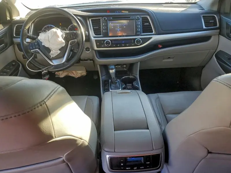 2019 TOYOTA HIGHLANDER SE  