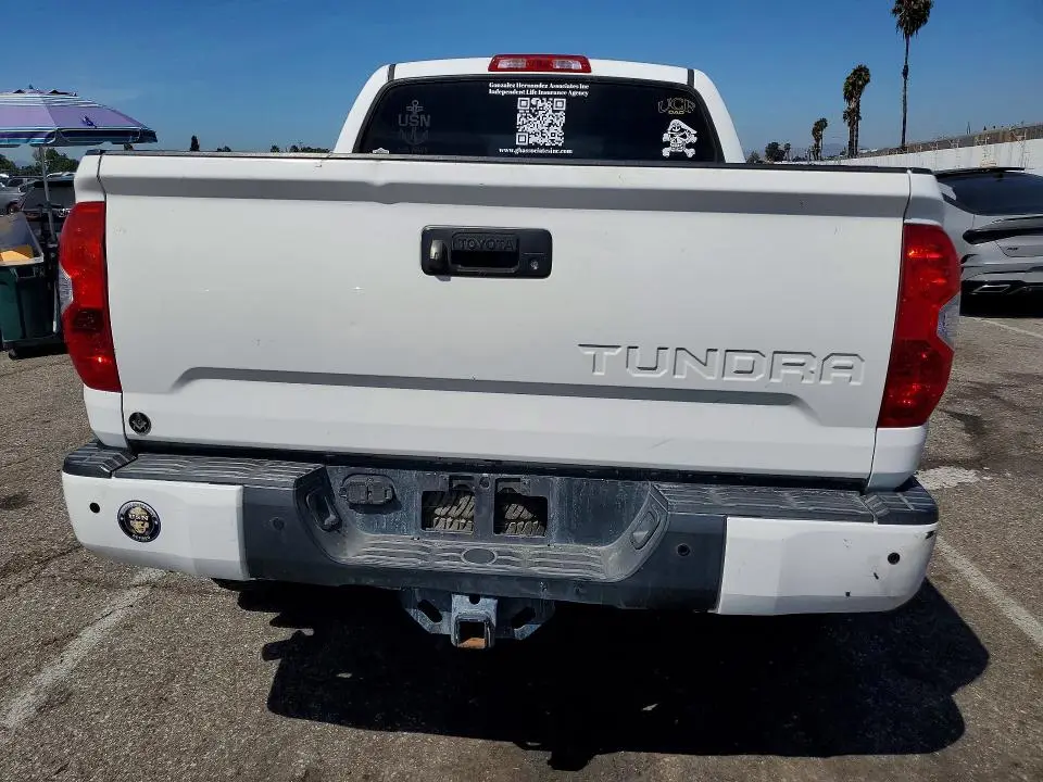 2015 TOYOTA TUNDRA CREWMAX LIMITED  