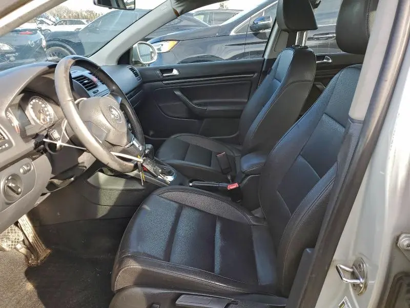 2010 VOLKSWAGEN JETTA SE  