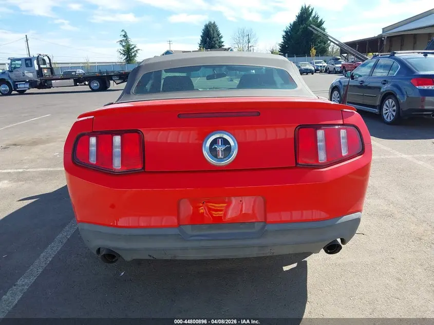 2011 FORD MUSTANG V6