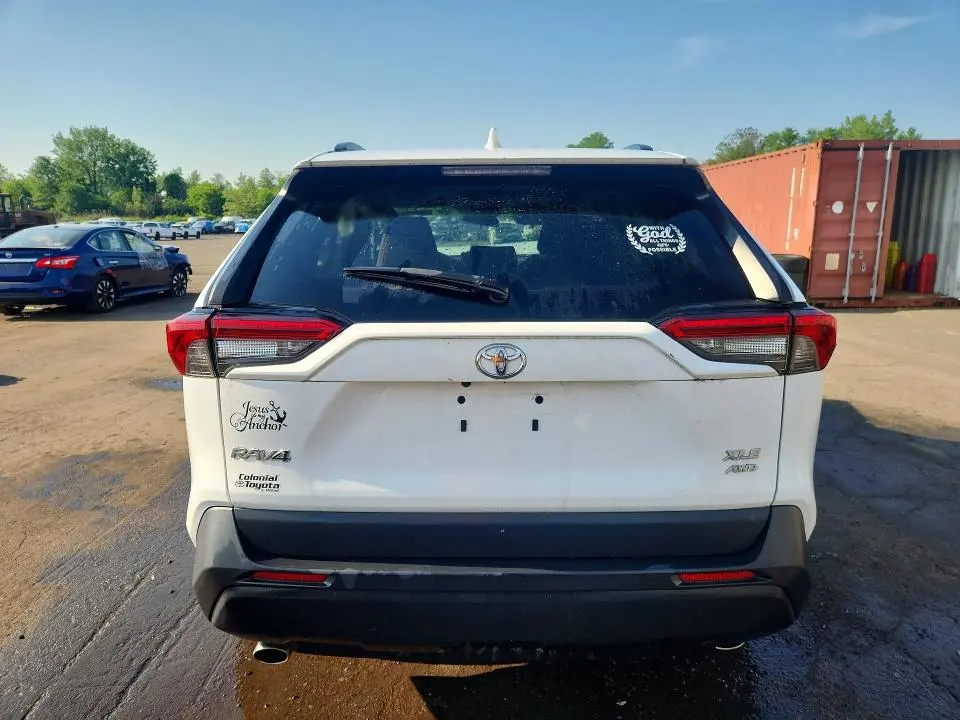 2022 TOYOTA RAV4 XLE  