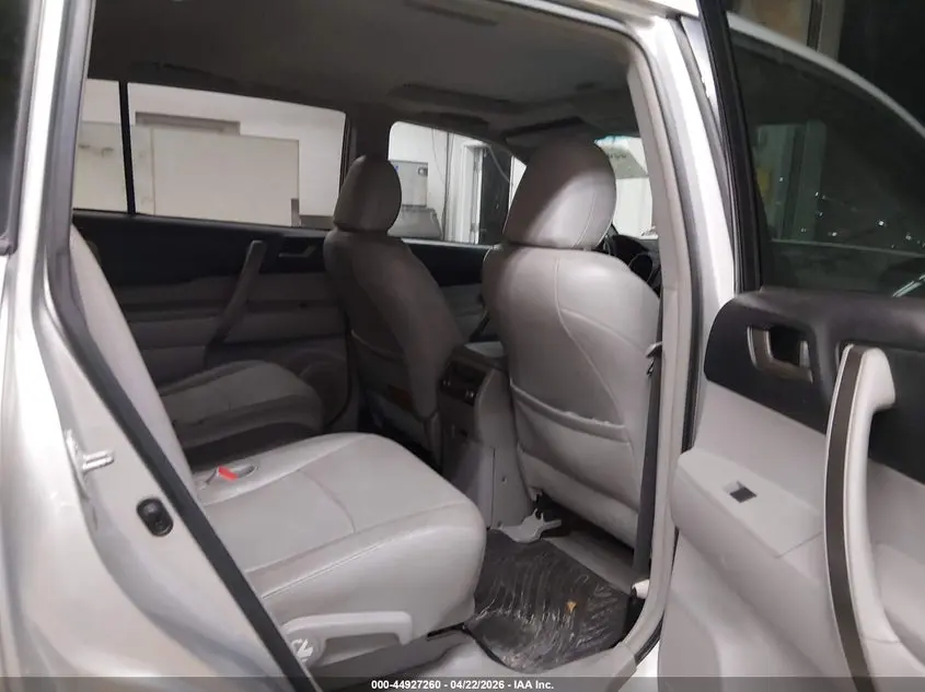 2010 TOYOTA HIGHLANDER SE V6