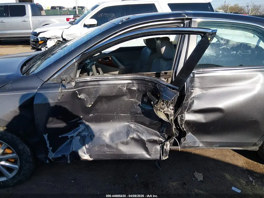 2011 TOYOTA CAMRY XLE V6