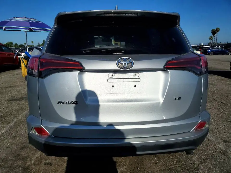 2018 TOYOTA RAV4 LE  