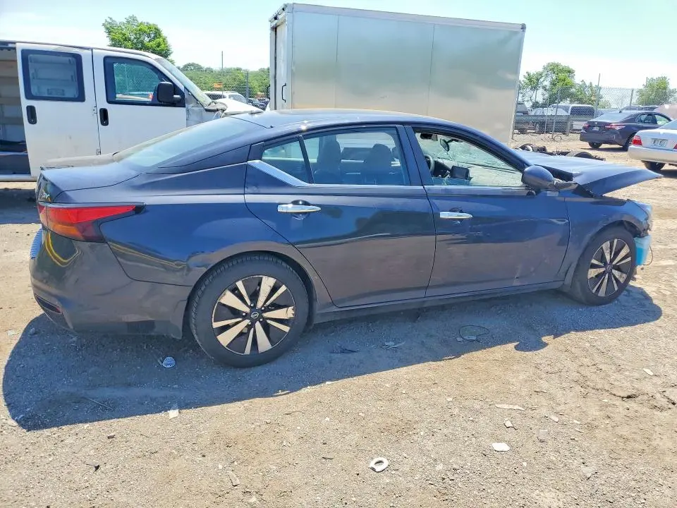 2022 NISSAN ALTIMA SV  