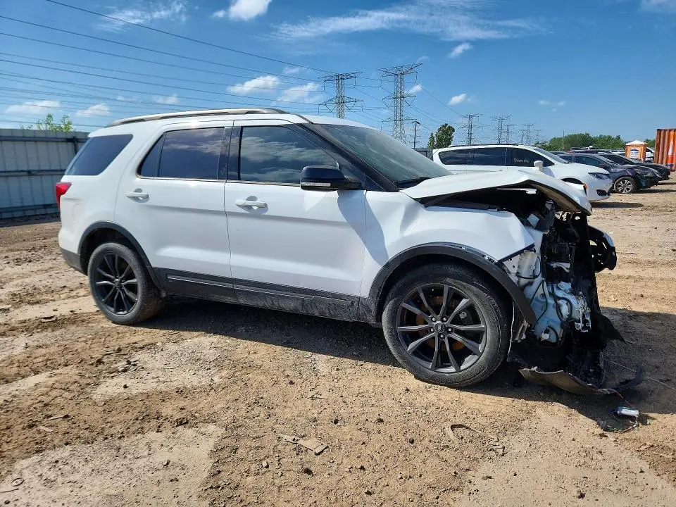 2017 FORD EXPLORER XLT  