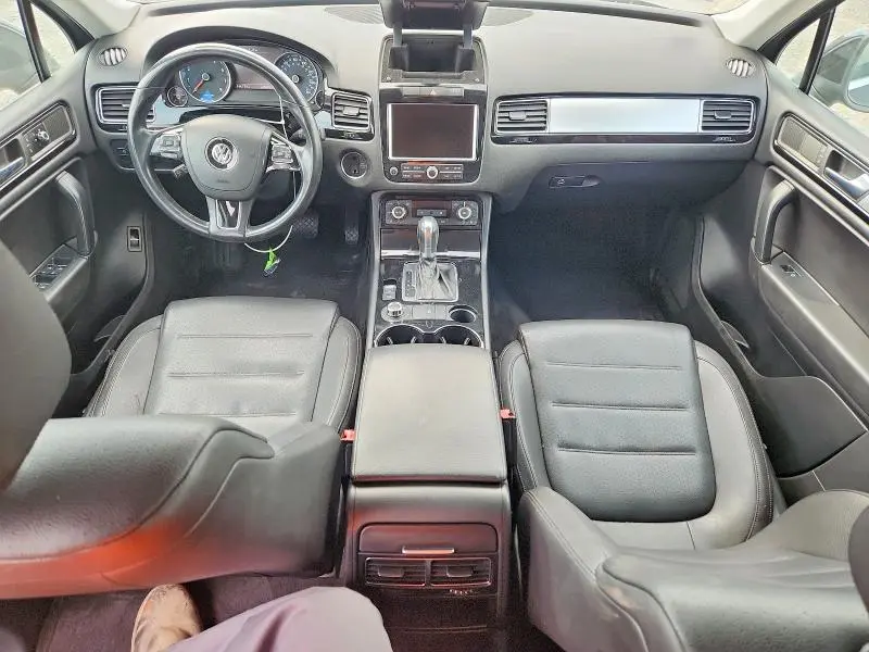 2011 VOLKSWAGEN TOUAREG V6  
