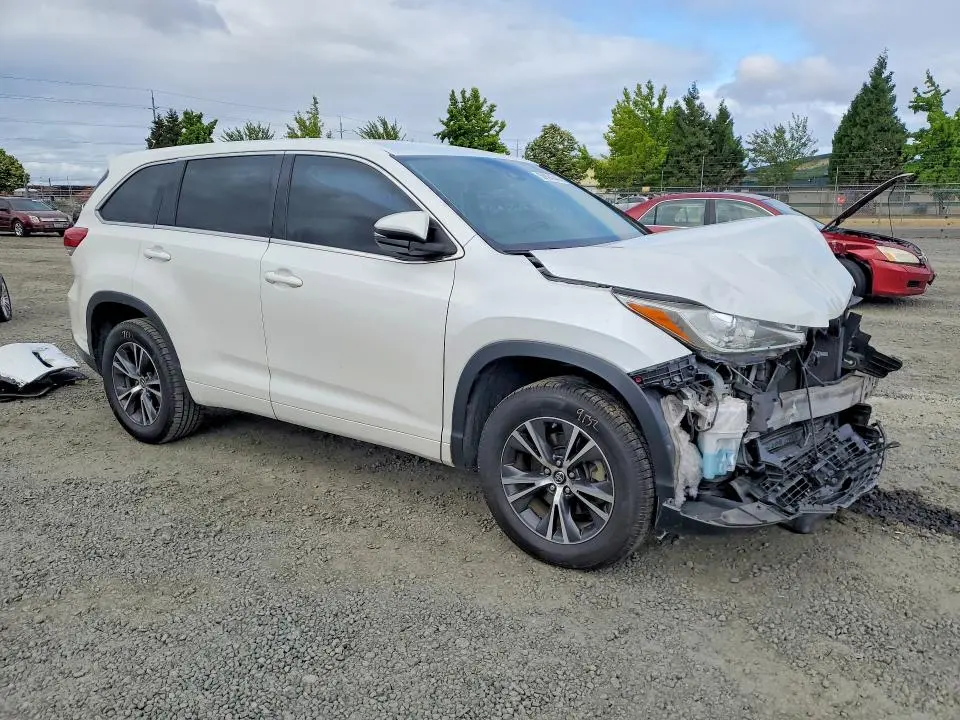 2017 TOYOTA HIGHLANDER LE  