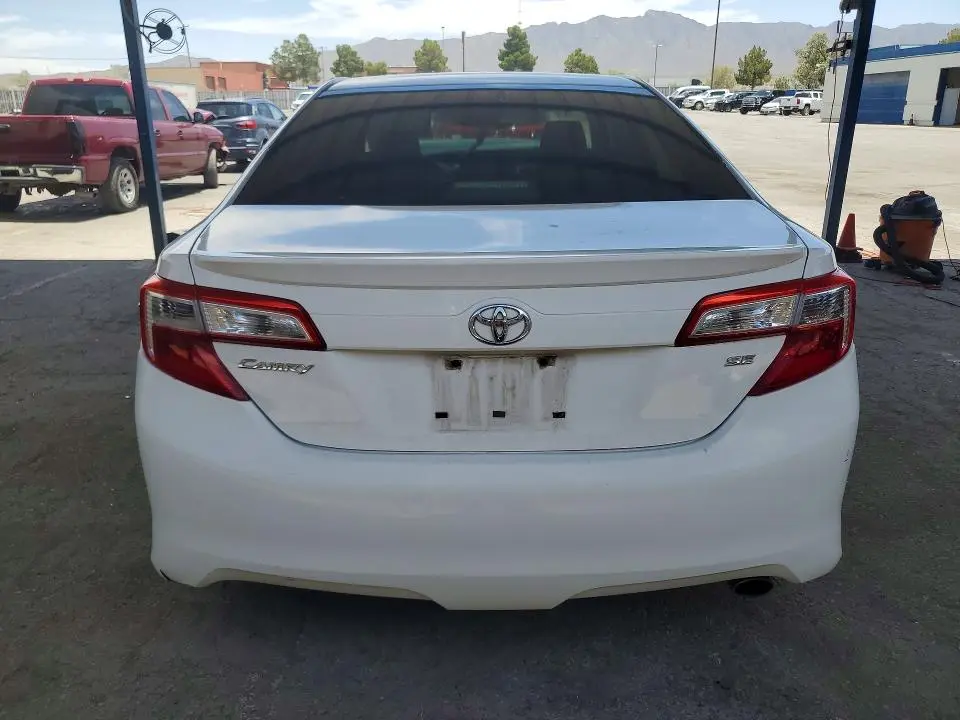 2012 TOYOTA CAMRY SE  