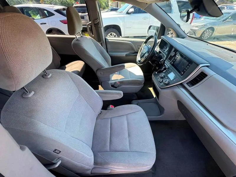 2020 TOYOTA SIENNA L  