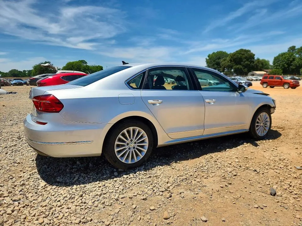 2016 VOLKSWAGEN PASSAT SE  