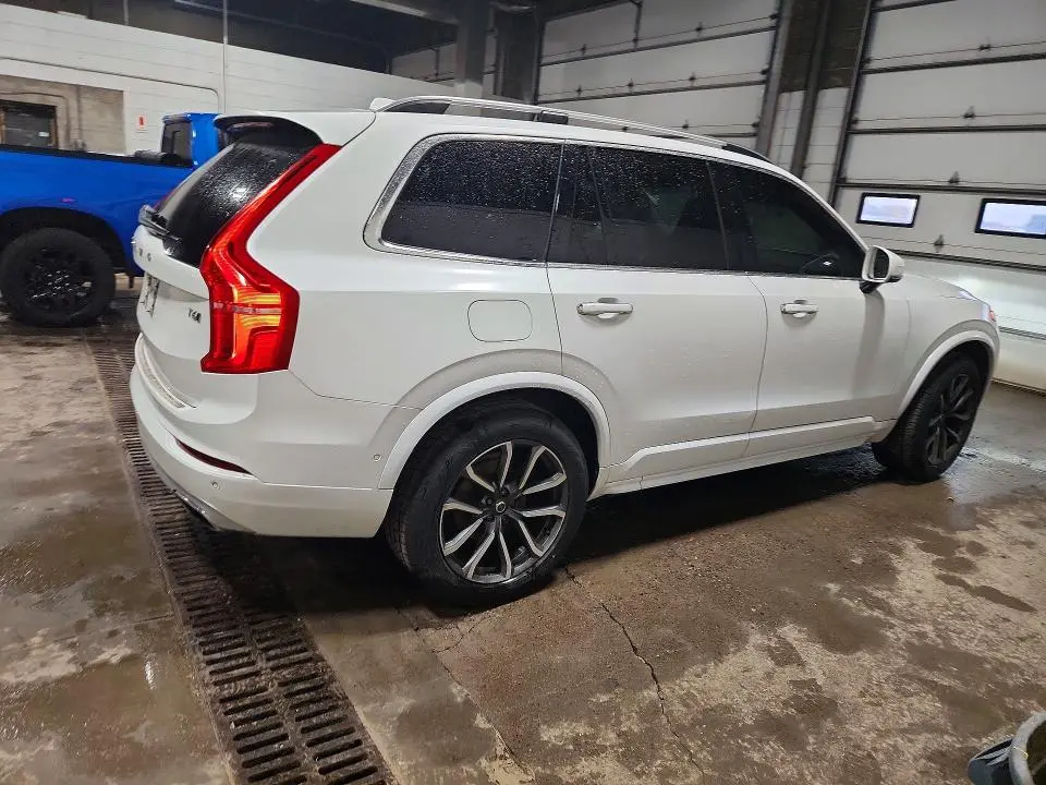 2017 VOLVO XC90 T6  