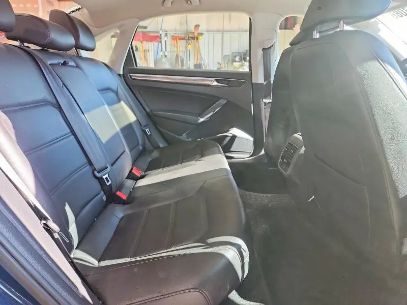2018 VOLKSWAGEN PASSAT SE  