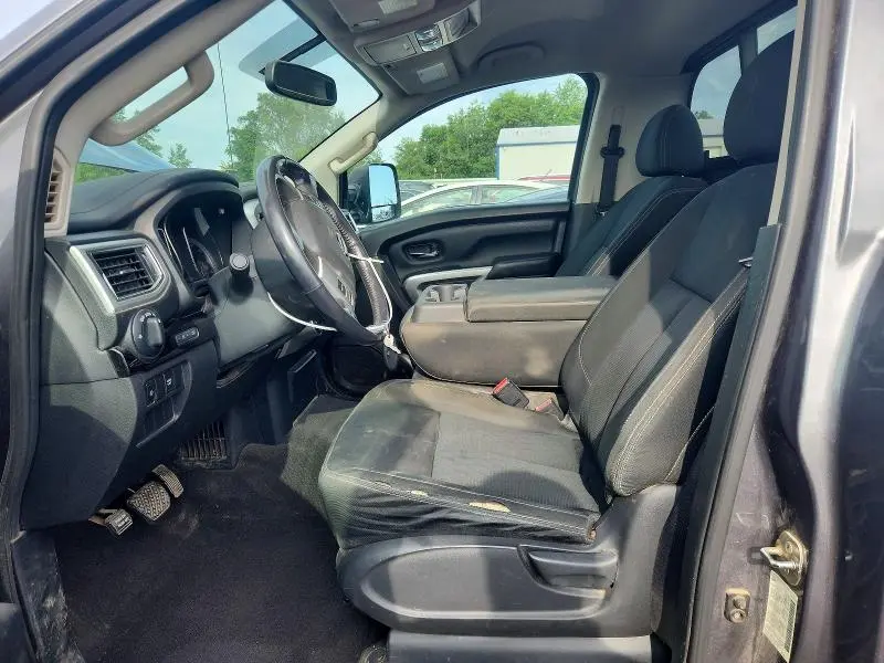 2017 NISSAN TITAN SV  