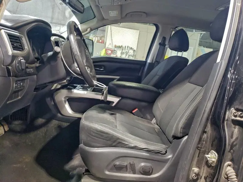 2017 NISSAN TITAN SV  