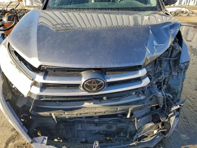 2017 TOYOTA HIGHLANDER LE  