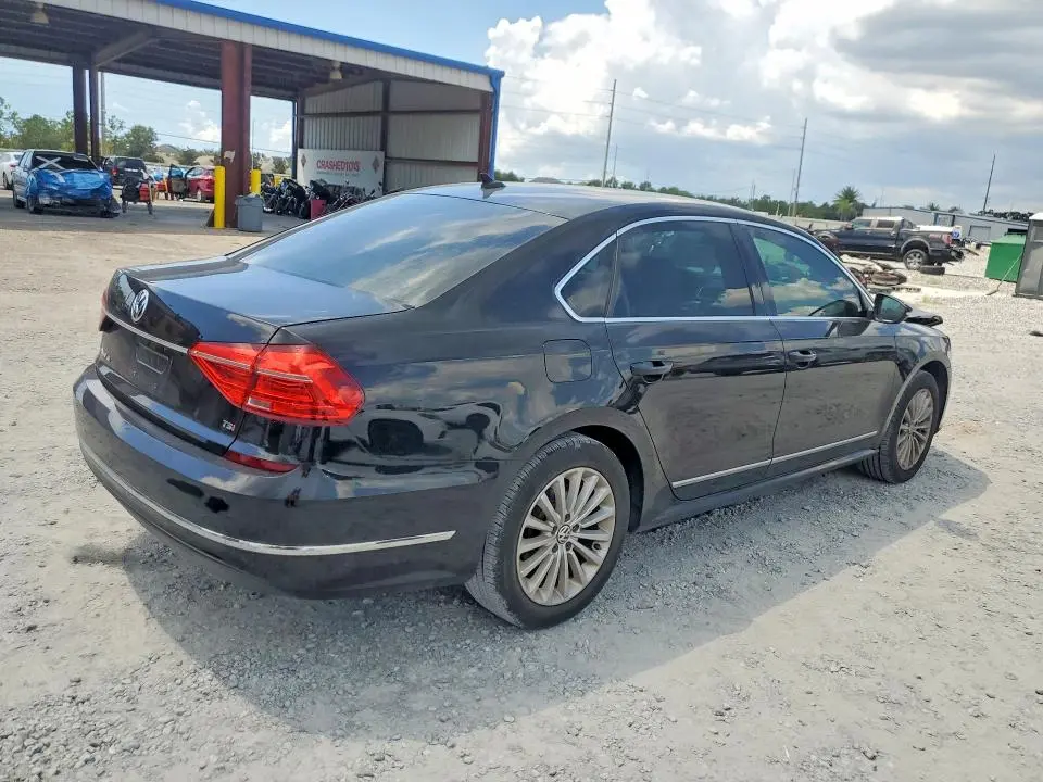 2016 VOLKSWAGEN PASSAT SE  