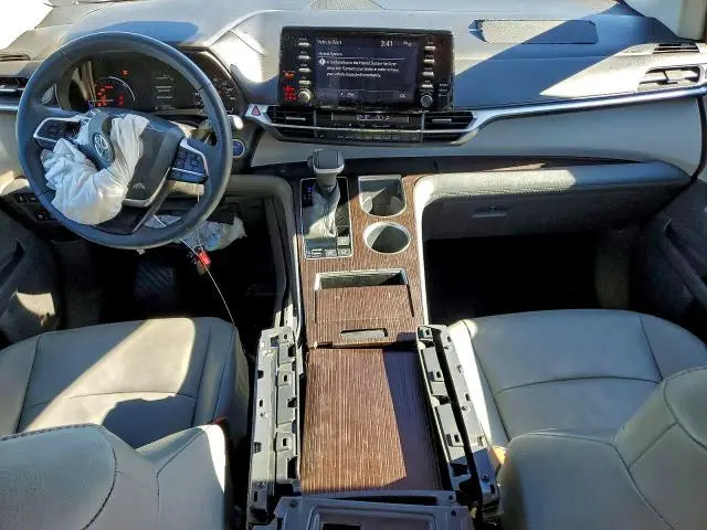 2021 TOYOTA SIENNA XLE 8-PASSENGER  