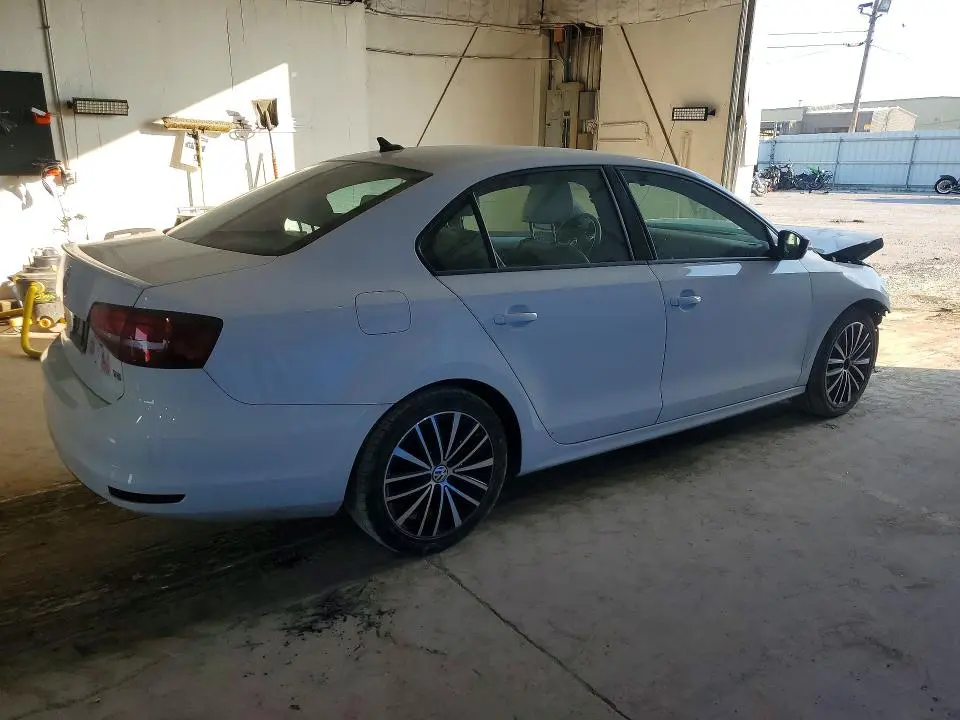 2016 VOLKSWAGEN JETTA SPORT  