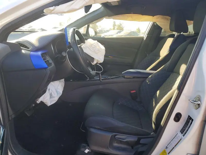 2021 TOYOTA C-HR XLE  