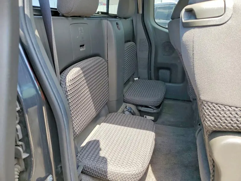 2010 NISSAN FRONTIER SE V6  