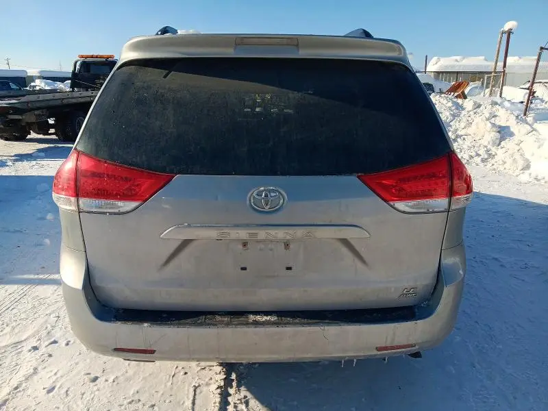 2012 TOYOTA SIENNA LE  