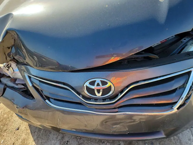 2010 TOYOTA CAMRY LE  