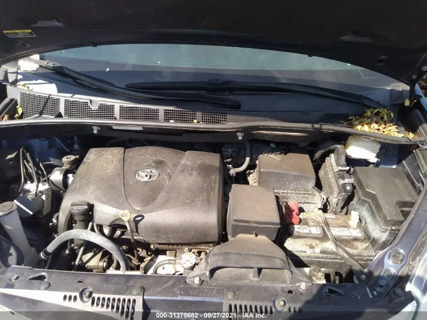 2019 TOYOTA SIENNA XLE