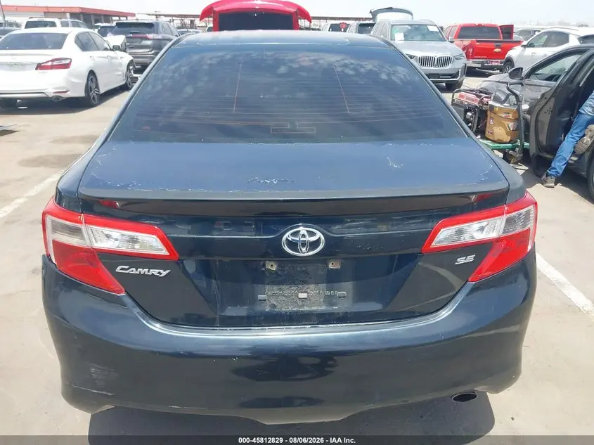 2014 TOYOTA CAMRY SE