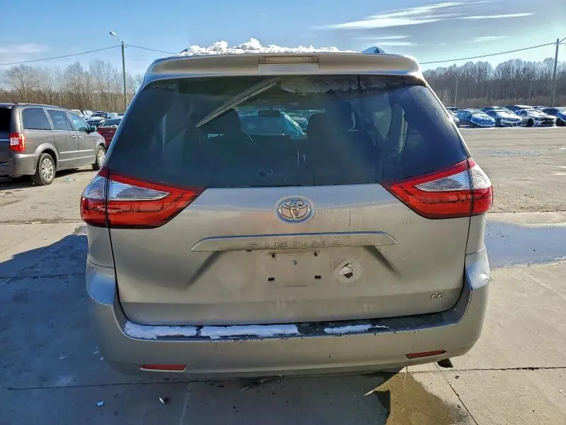 2015 TOYOTA SIENNA LE  