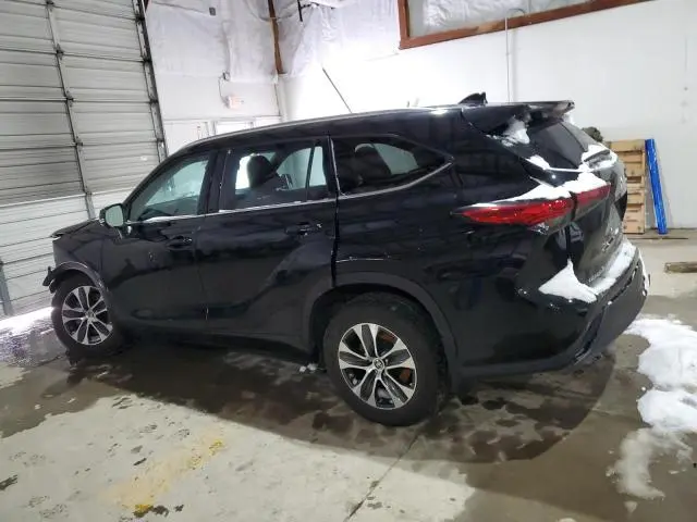 2021 TOYOTA HIGHLANDER XLE  
