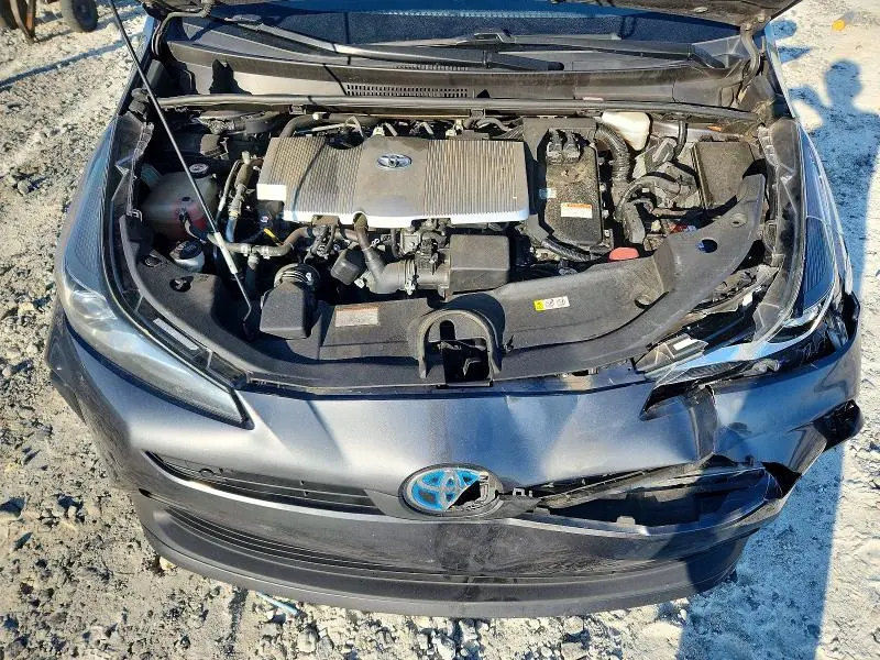 2019 TOYOTA PRIUS XLE  