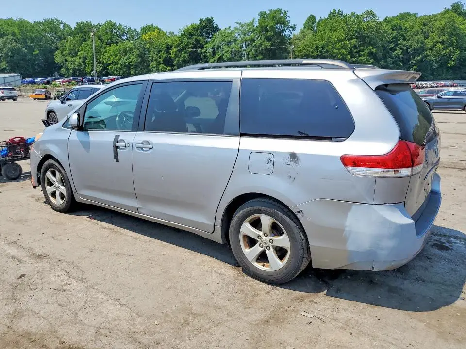 2011 TOYOTA SIENNA LE  