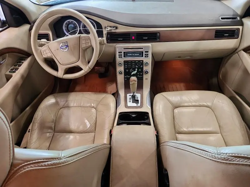 2011 VOLVO XC70 3.2  